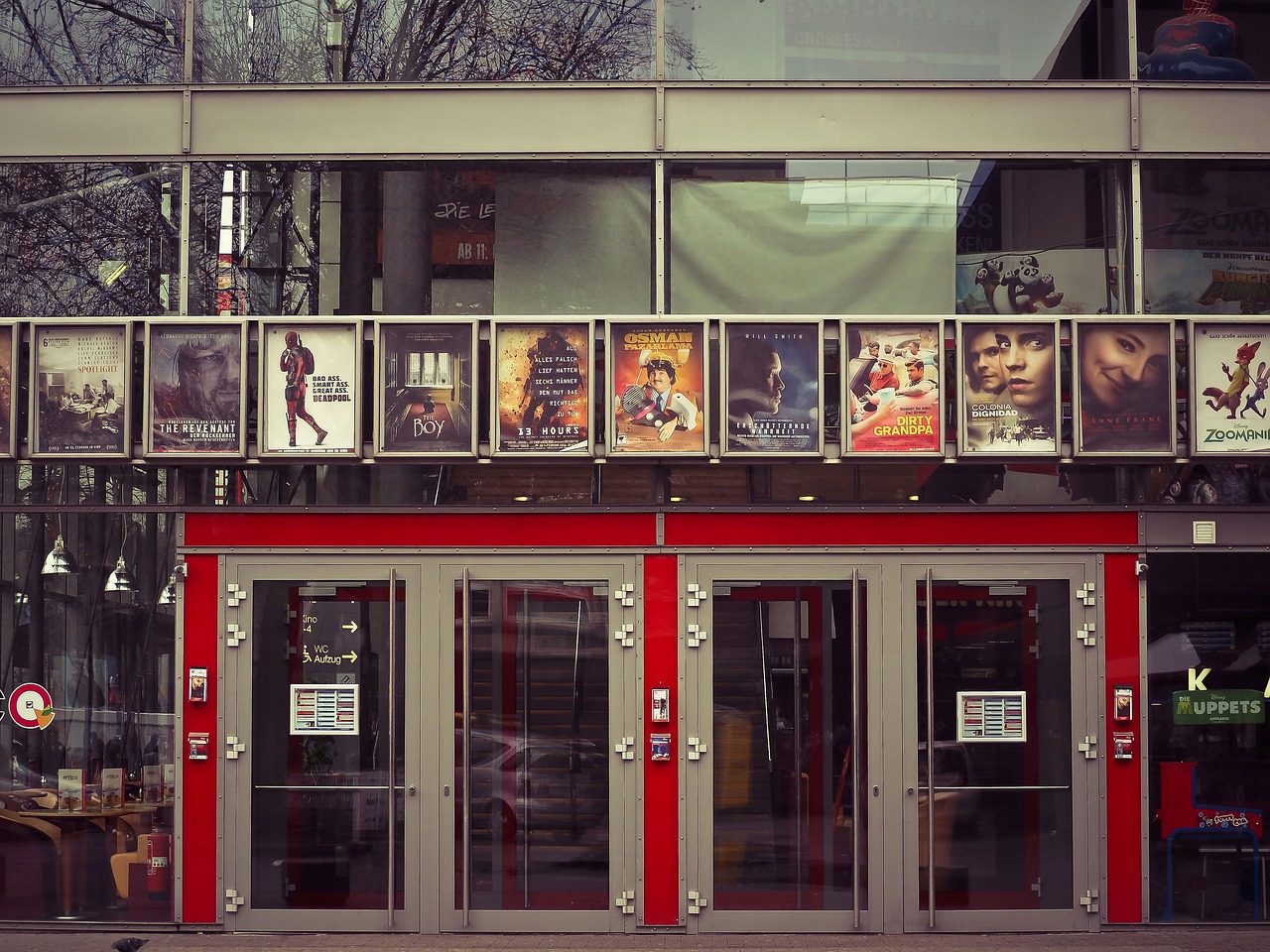 Digital Signage w kinie – jakie rozwiązania zastosować?