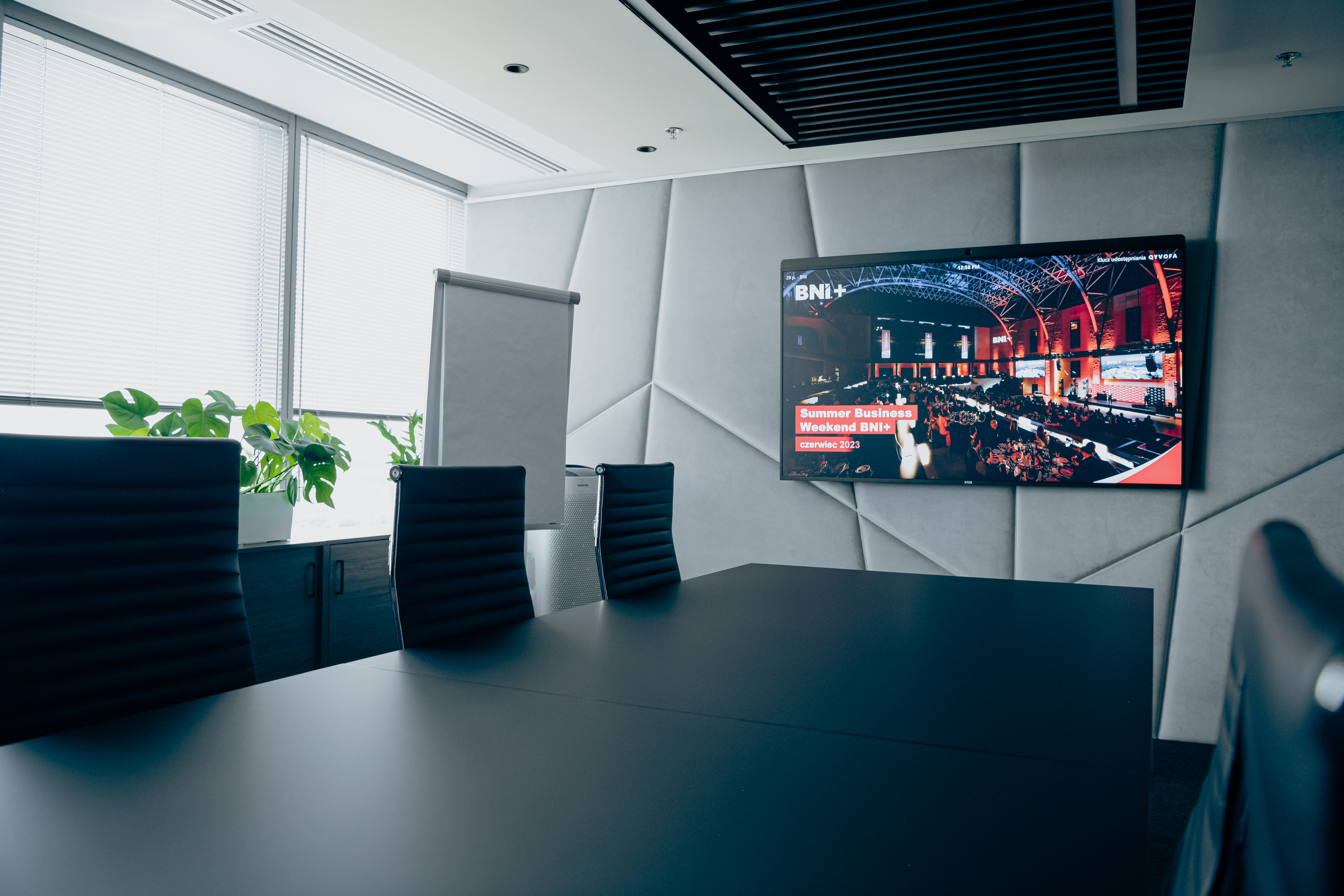 monitor do sali konferencyjnej
